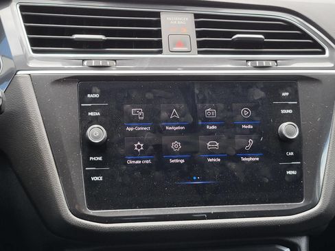 Used 2024 Volkswagen Tiguan SE FWD image 27