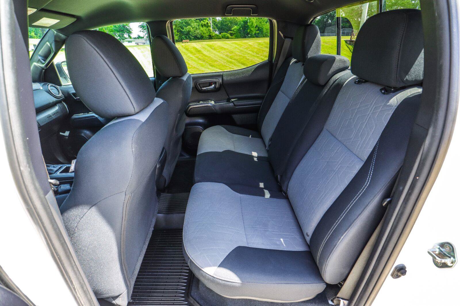 Used 2020 Toyota Tacoma TRD Off-Road AWD/4WD image 39