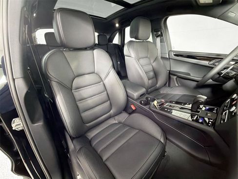 Certified 2026 Porsche Macan AWD/4WD image 27