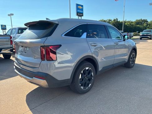 Used 2025 Kia Sorento S w/ Panoramic Sunroof Package FWD image 5