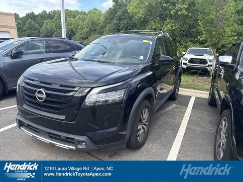 Used 2022 Nissan Pathfinder SL w/ SL Black Package FWD image 1