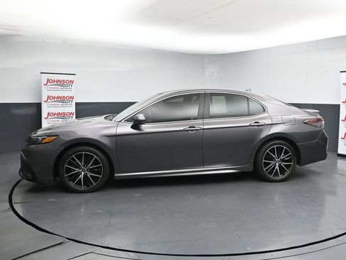 Used 2021 Toyota Camry SE FWD image 5