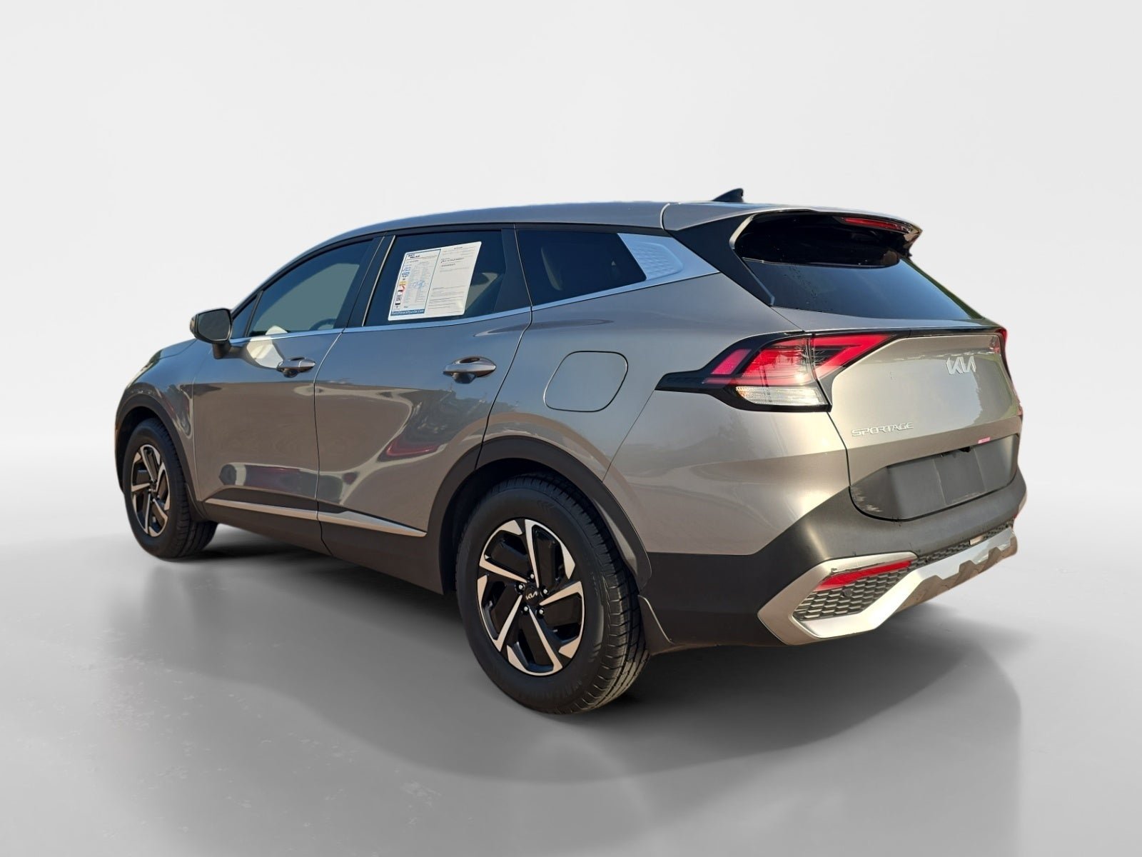 Used 2025 Kia Sportage LX FWD image 3