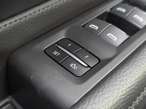 Used 2024 GMC Yukon Denali w/ Denali Reserve Package image 37