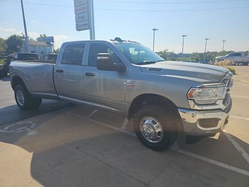 Used 2024 RAM 3500 Tradesman w/ Chrome Appearance Group AWD/4WD image 3