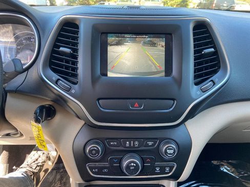 Used 2019 Jeep Cherokee Latitude w/ Popular Appearance Group image 15