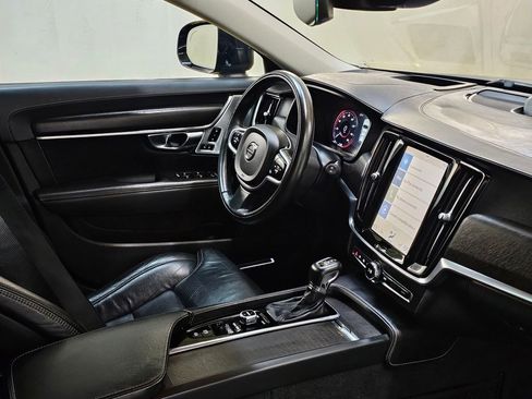 Used 2017 Volvo V90 T6 Cross Country image 10
