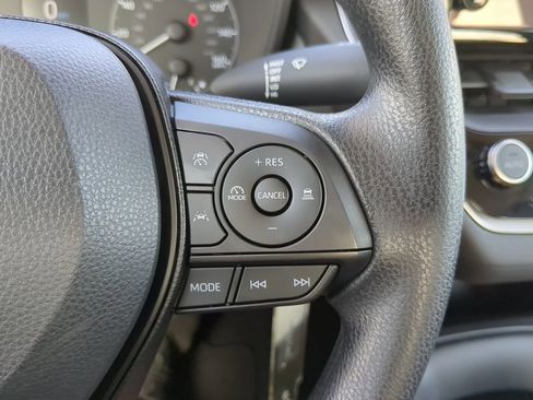 Used 2025 Toyota Corolla LE image 30