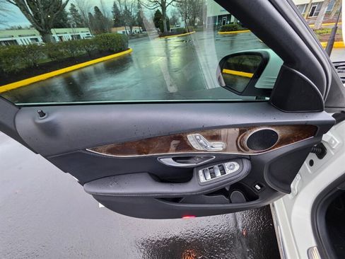 Used 2015 Mercedes-Benz C 300 4MATIC Sedan image 35