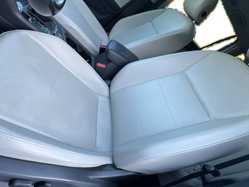 Used 2018 Volkswagen Tiguan SEL w/ 3rd Row Seat Package AWD/4WD image 11