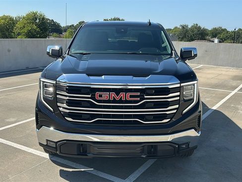 Used 2025 GMC Sierra 1500 SLT AWD/4WD image 9
