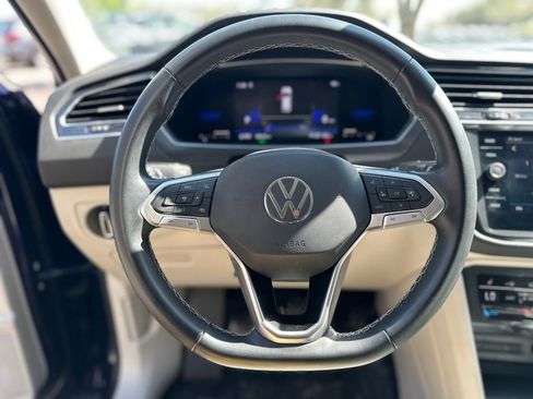 Used 2022 Volkswagen Tiguan SE image 16