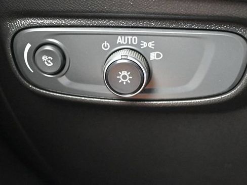 Used 2020 Chevrolet Equinox LS FWD image 23