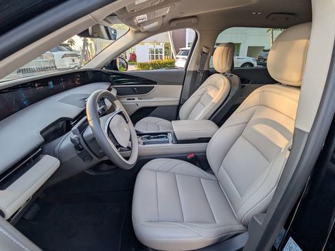 New 2025 Lincoln Nautilus Premier image 10