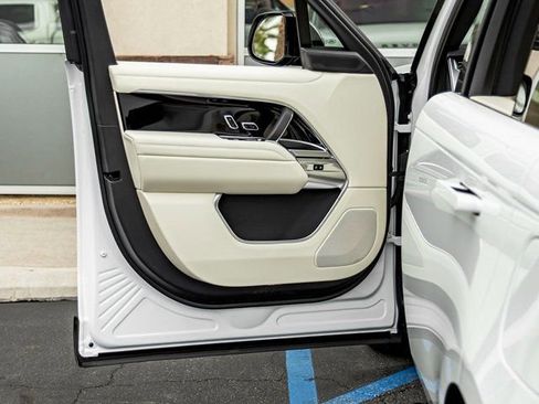 New 2026 Land Rover Range Rover SE AWD/4WD image 12