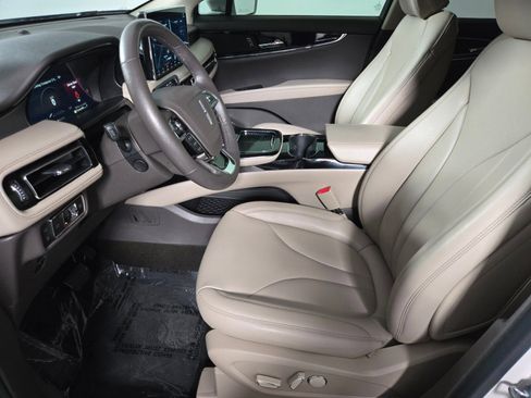 Certified 2022 Lincoln Nautilus AWD w/ Premium Package image 10