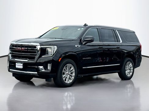 Used 2024 GMC Yukon XL SLT w/ SLT Luxury Package image 13