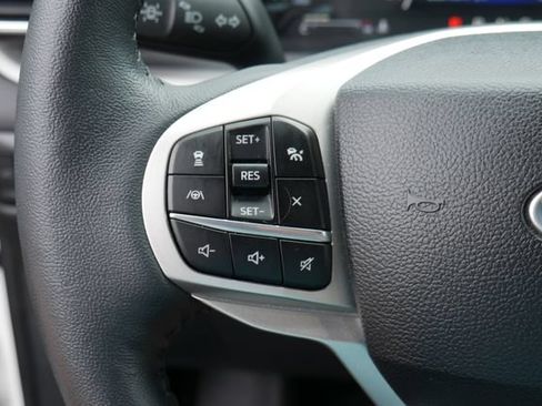 Used 2023 Ford Explorer XLT w/ Equipment Group 202A AWD/4WD image 18