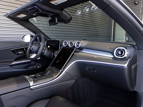 Used 2025 Mercedes-Benz CLE 300 4MATIC Cabriolet image 30