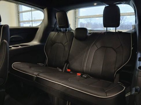 New 2026 Chrysler Pacifica Limited image 13
