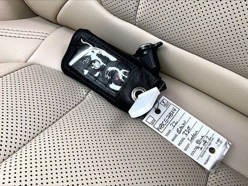 Used 2022 BMW 330i Sedan w/ Driving Assistance Package image 15