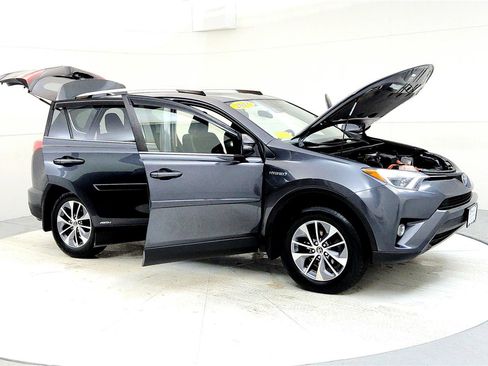 Used 2018 Toyota RAV4 XLE w/ Carpet Mat Package image 12