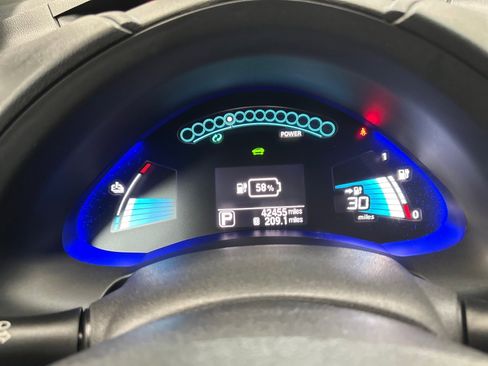 Used 2017 Nissan Leaf SV w/ Premium Package image 25