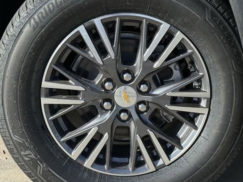 New 2026 Chevrolet Traverse LT image 9