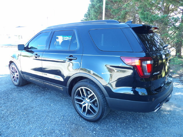 Used 2017 Ford Explorer Sport w/ Equipment Group 401A AWD/4WD image 3