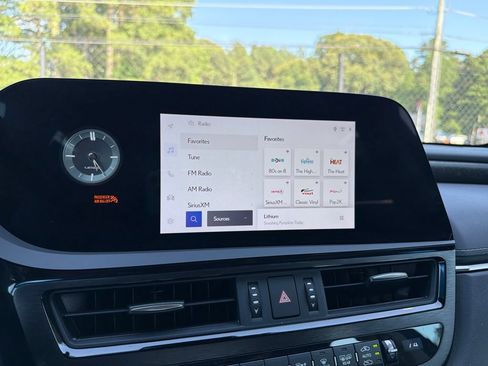 Used 2023 Lexus ES 250 w/ Premium Package AWD/4WD image 10