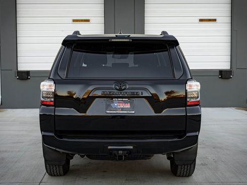 Used 2021 Toyota 4Runner SR5 Premium image 8