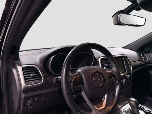 Used 2017 Jeep Grand Cherokee Altitude image 11