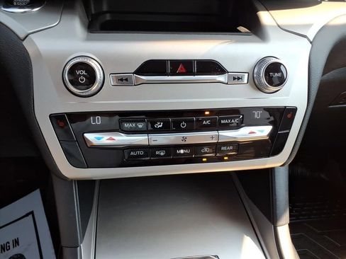 Used 2021 Ford Explorer XLT image 26