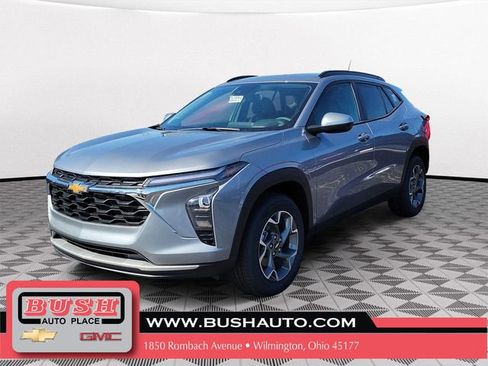 New 2026 Chevrolet Trax LT w/ Driver Confidence Package image 2