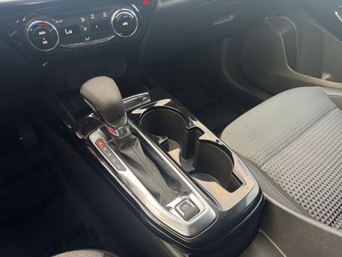 Used 2025 Chevrolet Trax LT image 40