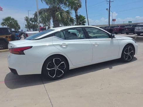 Used 2024 Nissan Altima 2.5 SR FWD image 8