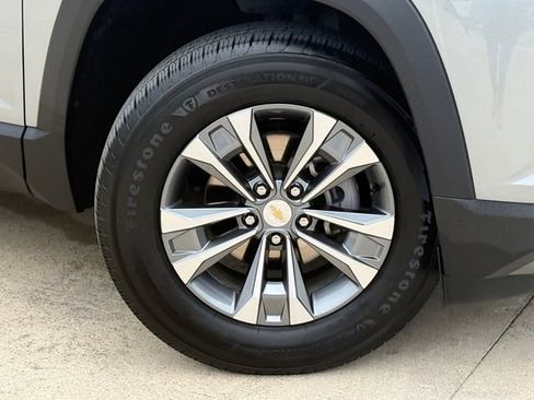 Used 2025 Chevrolet Equinox LT image 2