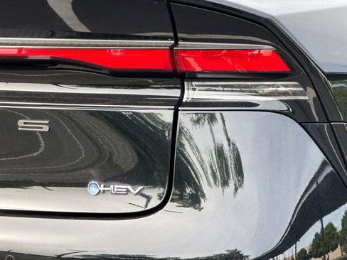 Used 2024 Toyota Prius LE image 13