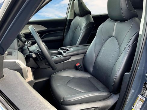 Used 2024 Toyota Grand Highlander XLE image 13