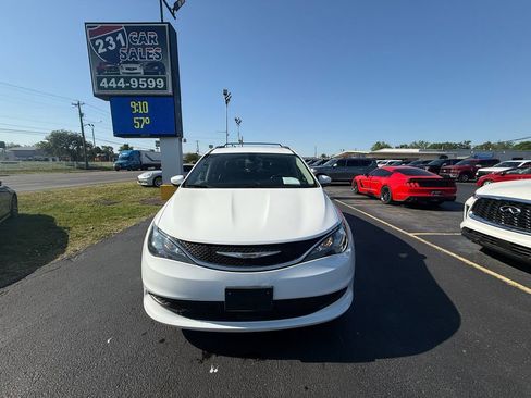 Used 2021 Chrysler Voyager Lxi image 9