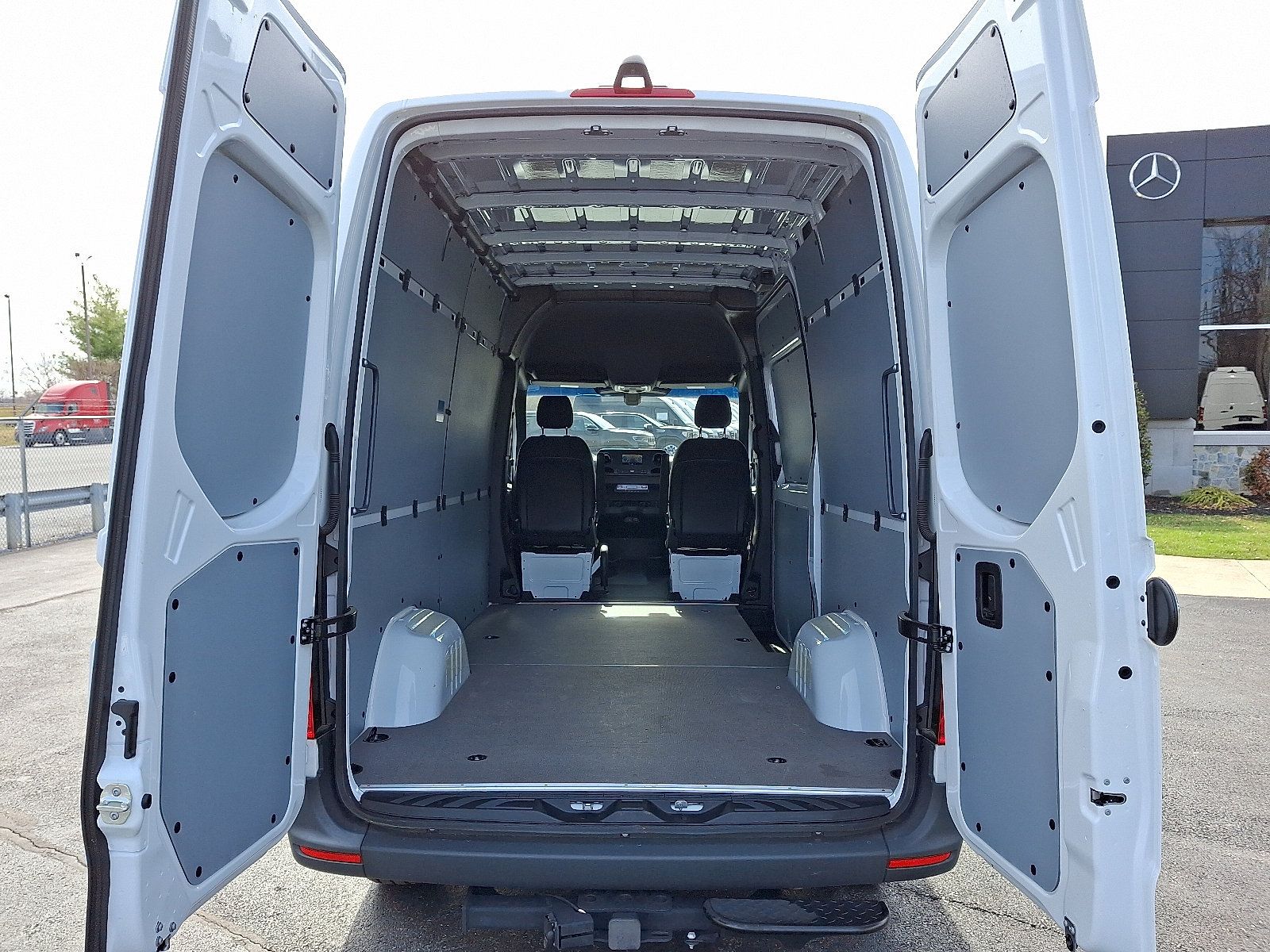 Used 2024 Mercedes-Benz Sprinter 2500 image 9