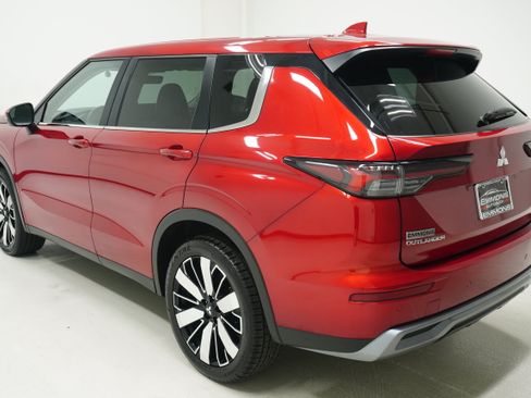 Used 2025 Mitsubishi Outlander SE FWD image 6