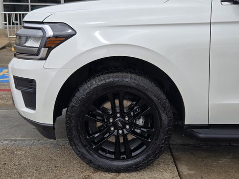 Used 2024 Ford Expedition XLT image 5