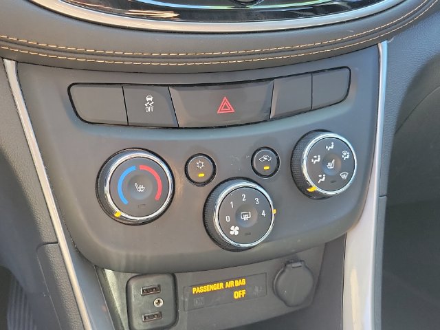 Used 2021 Chevrolet Trax LT w/ Redline Edition AWD/4WD image 25