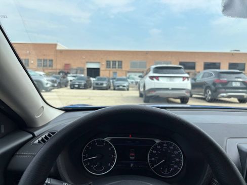 Used 2025 Nissan Sentra SV FWD image 31