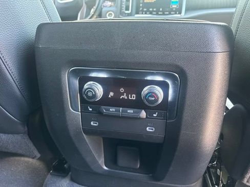 Used 2024 GMC Yukon Denali AWD/4WD image 19