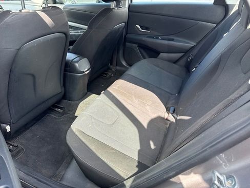 Used 2021 Hyundai Elantra SE FWD image 6