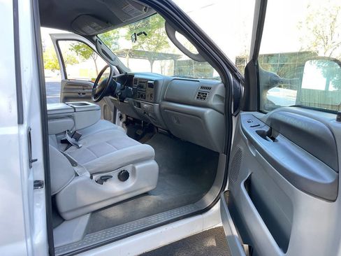 Used 2004 Ford F250 XLT image 10