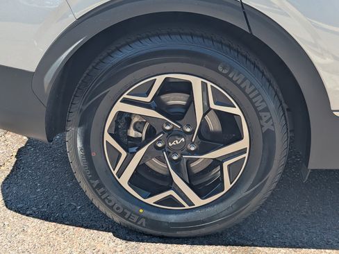 Certified 2024 Kia Sportage LX image 7