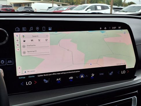 Used 2025 Chevrolet Traverse LT image 4